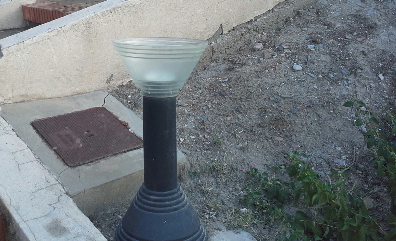 El vandalismo en Adra se ceba ahora con la iluminación de la Torre de los Perdigones