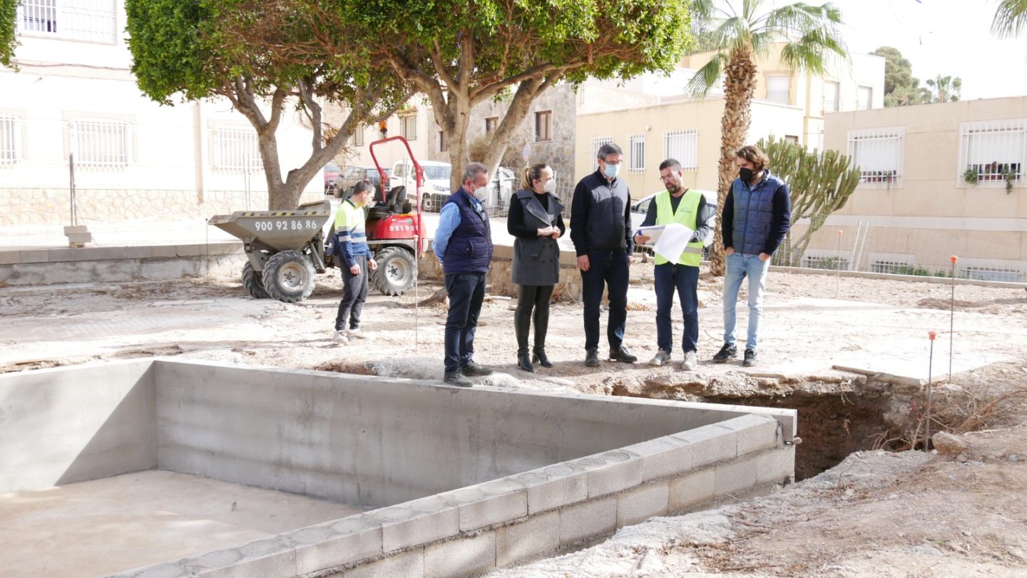 La Plaza Andalucía de Adra se somete a una remodelación integral