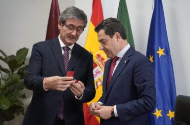 Manuel Cortes recibe al presidente de la Junta en Adra
