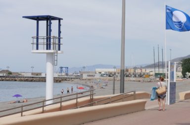 Banderas Azules certifica la calidad playas de Adra