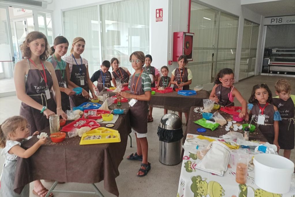 Finalizan los Talleres de Cocina de Verano para niños y niñas en Adra con gran participación