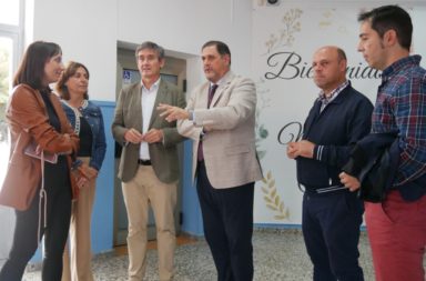 Alcalde y delegado de Educación visitan obras en centros educativos de Adra