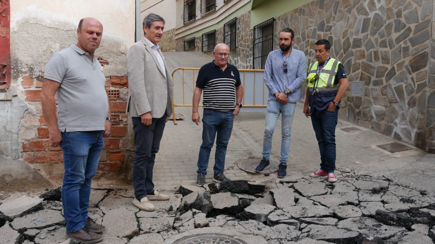 Manuel Cortés visita las obras de embellecimiento y accesibilidad que “avanzan a buen ritmo” en la calle Buenavista