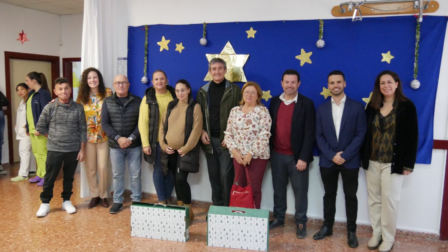 Manuel Cortés felicita la Navidad a los usuarios y usuarias de la Residencia y del Centro de Mayores de Adra