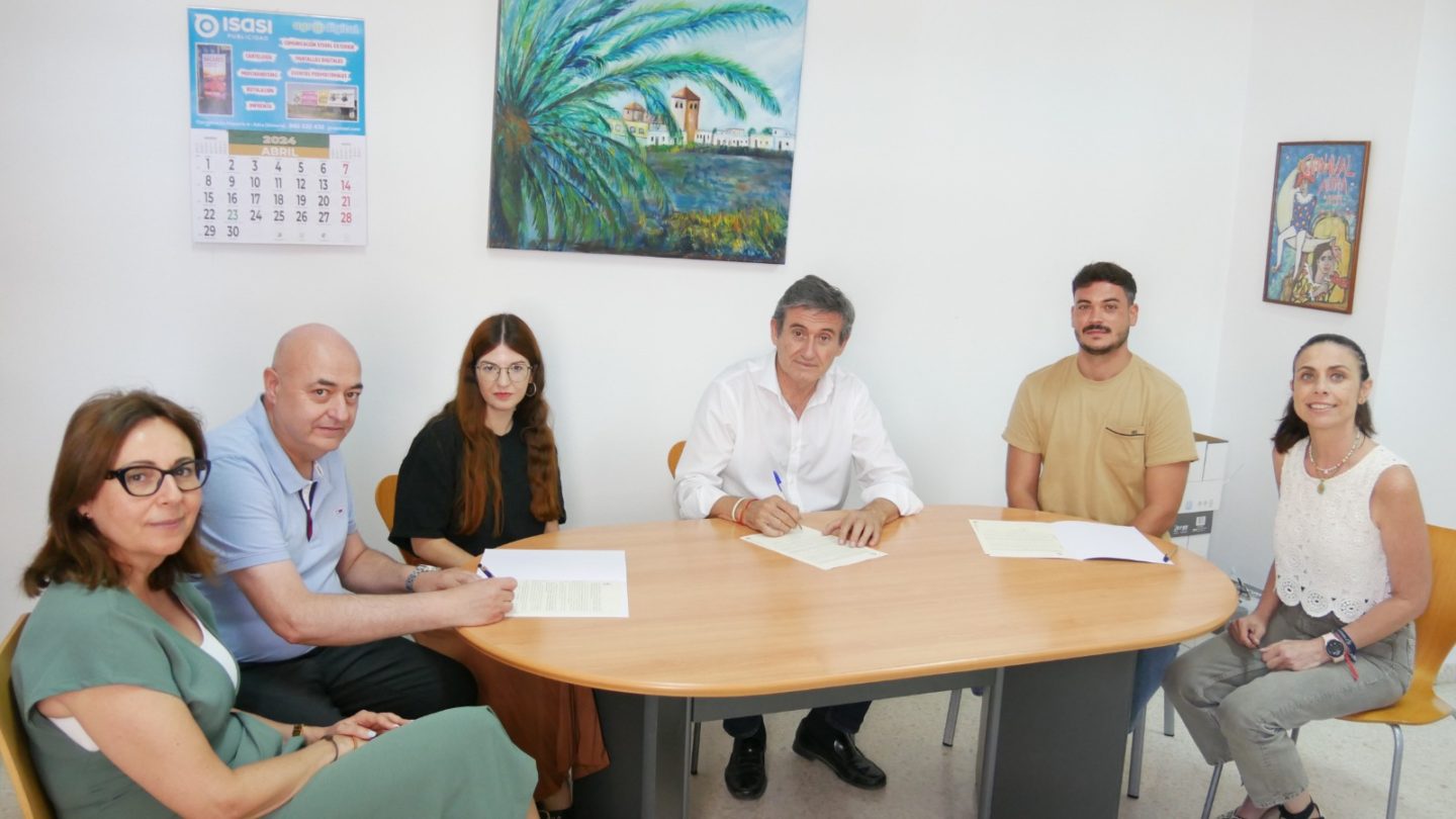 El Centro Municipal de Información a la Mujer de Adra incorpora una psicóloga y un informador