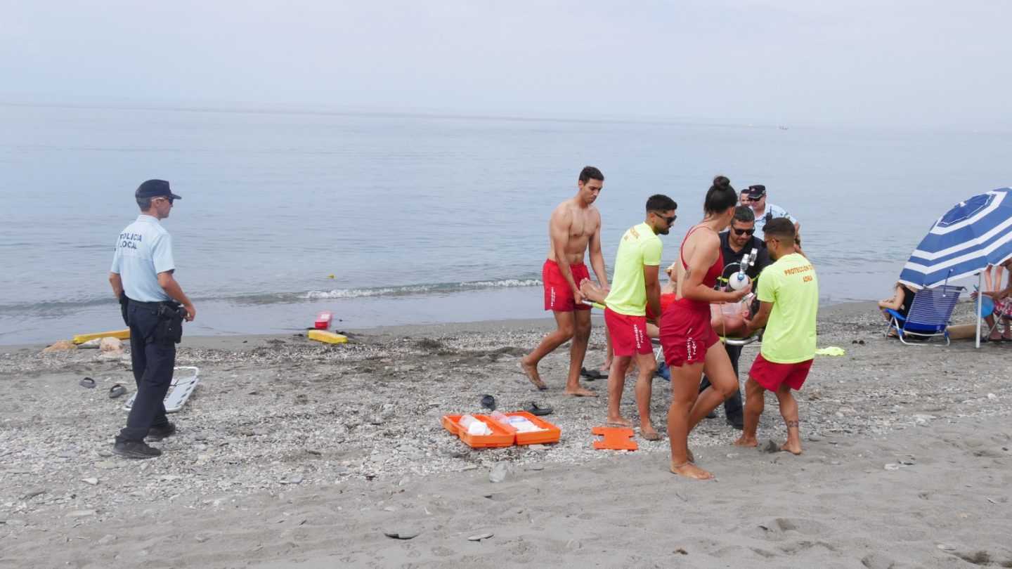 Protección Civil y Emergencias de Adra realiza casi 300 actuaciones en playas durante el verano