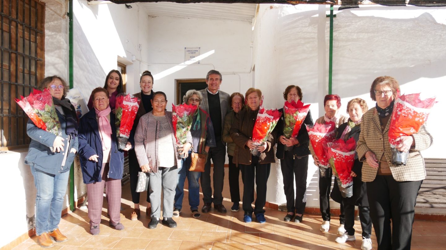 Manuel Cortés celebra la Navidad con los alumnos y alumnas de los talleres en La Alquería y Puente del Río