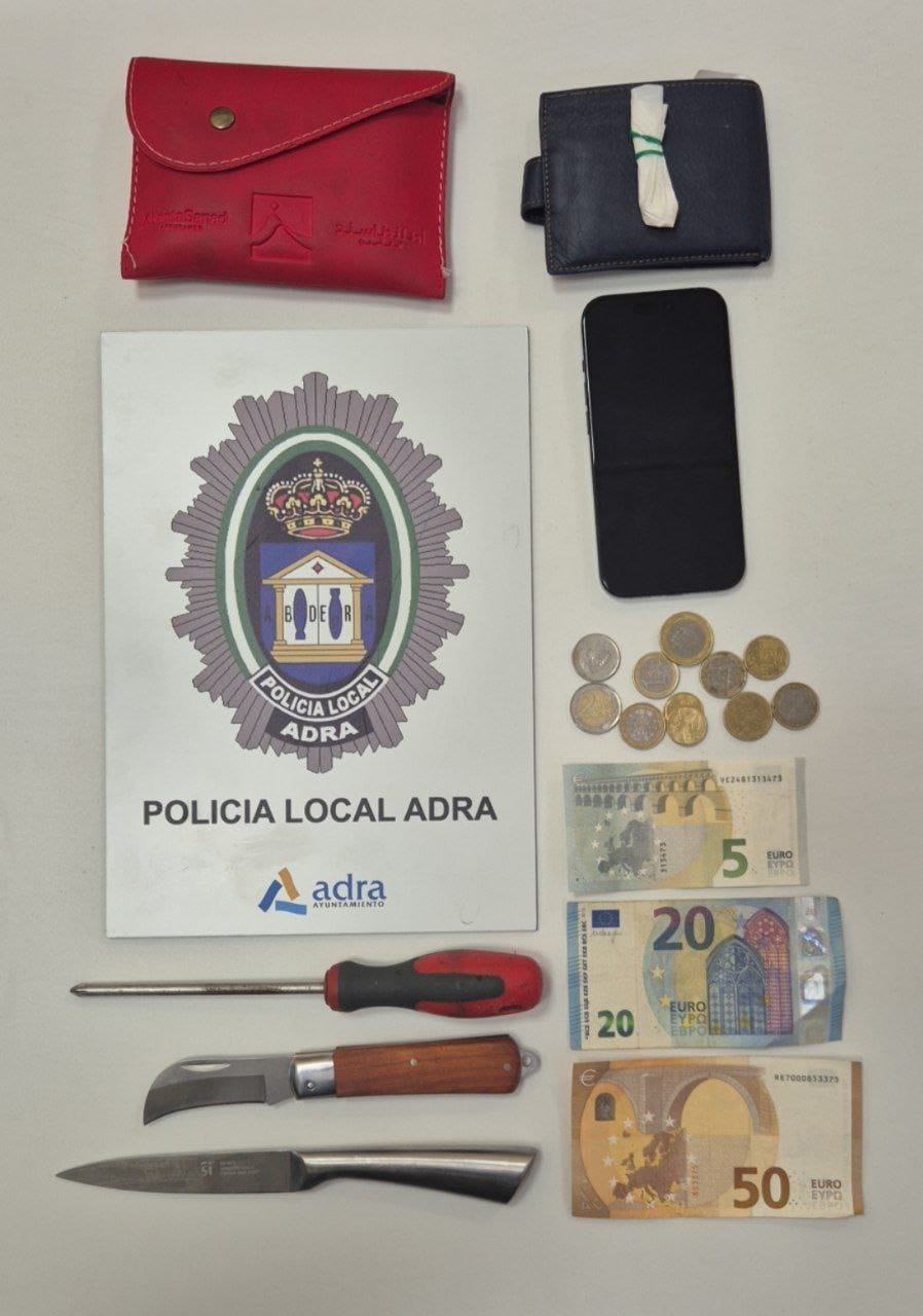 La Policía Local de Adra detiene a un hombre por una pelea con arma blanca en calle Tarrasa