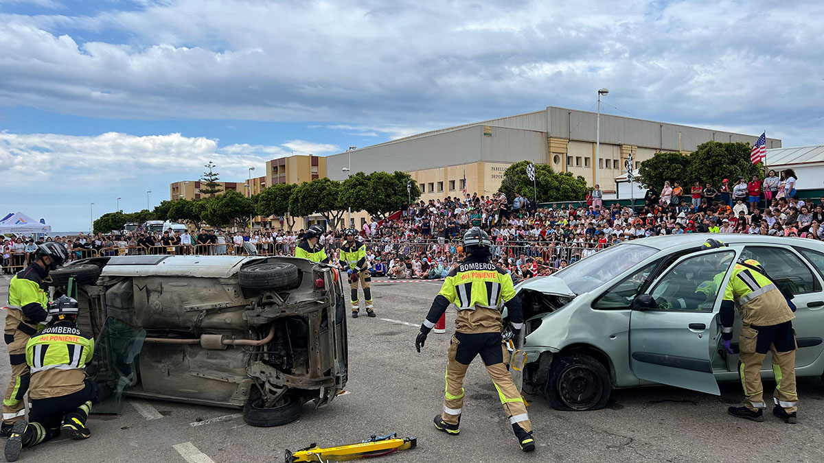 Adra acoge un simulacro de accidente vial y auxilio en carretera ante casi 1500 escolares