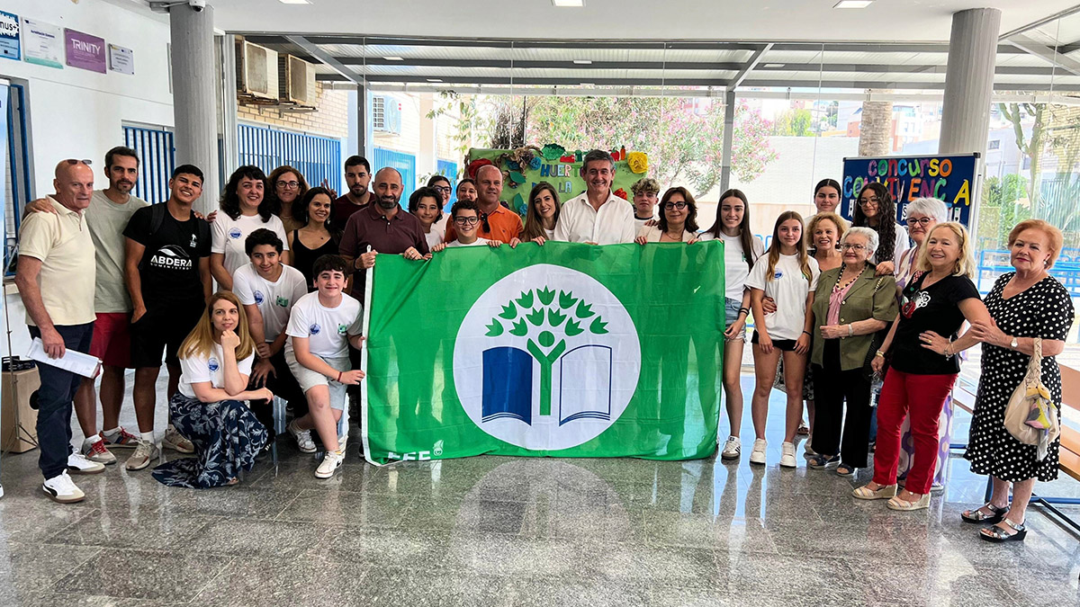 Manuel Cortés felicita al IES Gaviota de Adra por revalidar por cuarta vez su Bandera Verde
