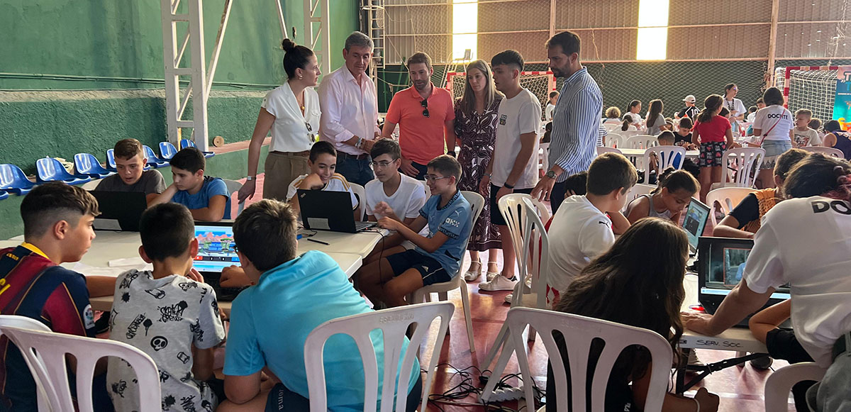 Casi 300 niños y niñas disfrutan en Adra del programa educativo ‘TecnoTribu’