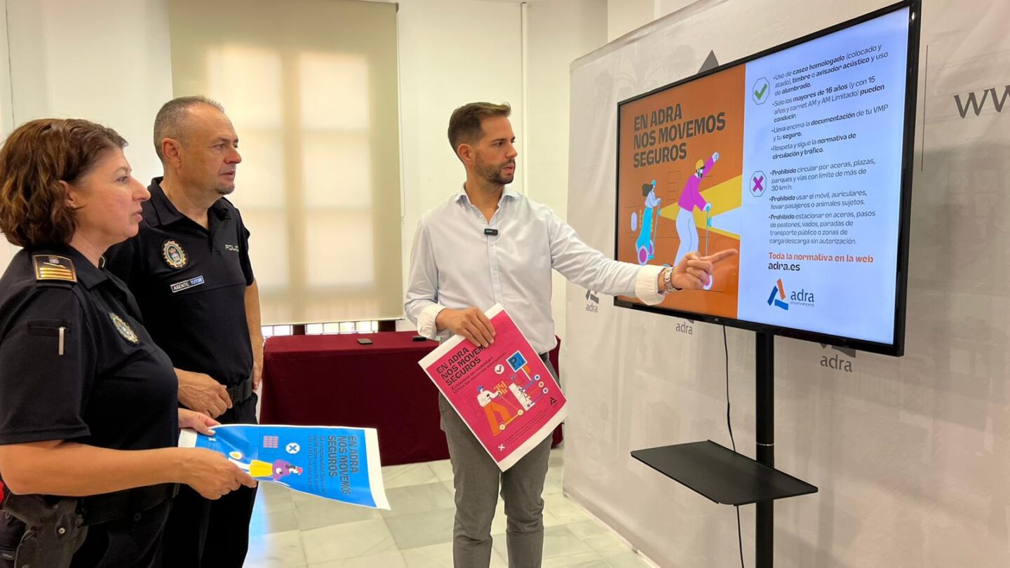 Adra lanza la campaña ‘En Adra nos movemos seguros’ sobre la nueva ordenanza de VMP