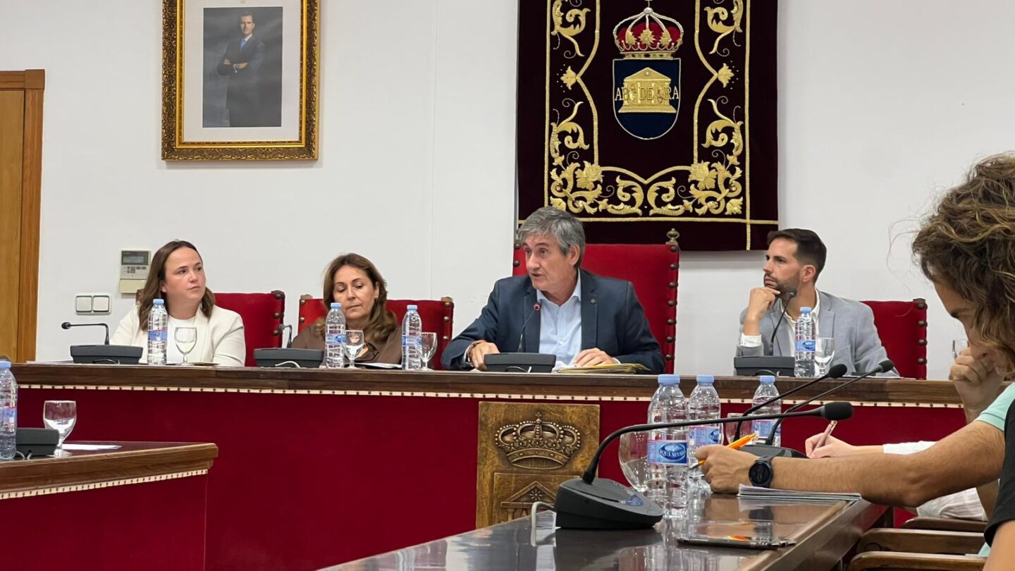 Adra reclama al Gobierno que autorice materias activas contra la araña roja y el trips parvispinus