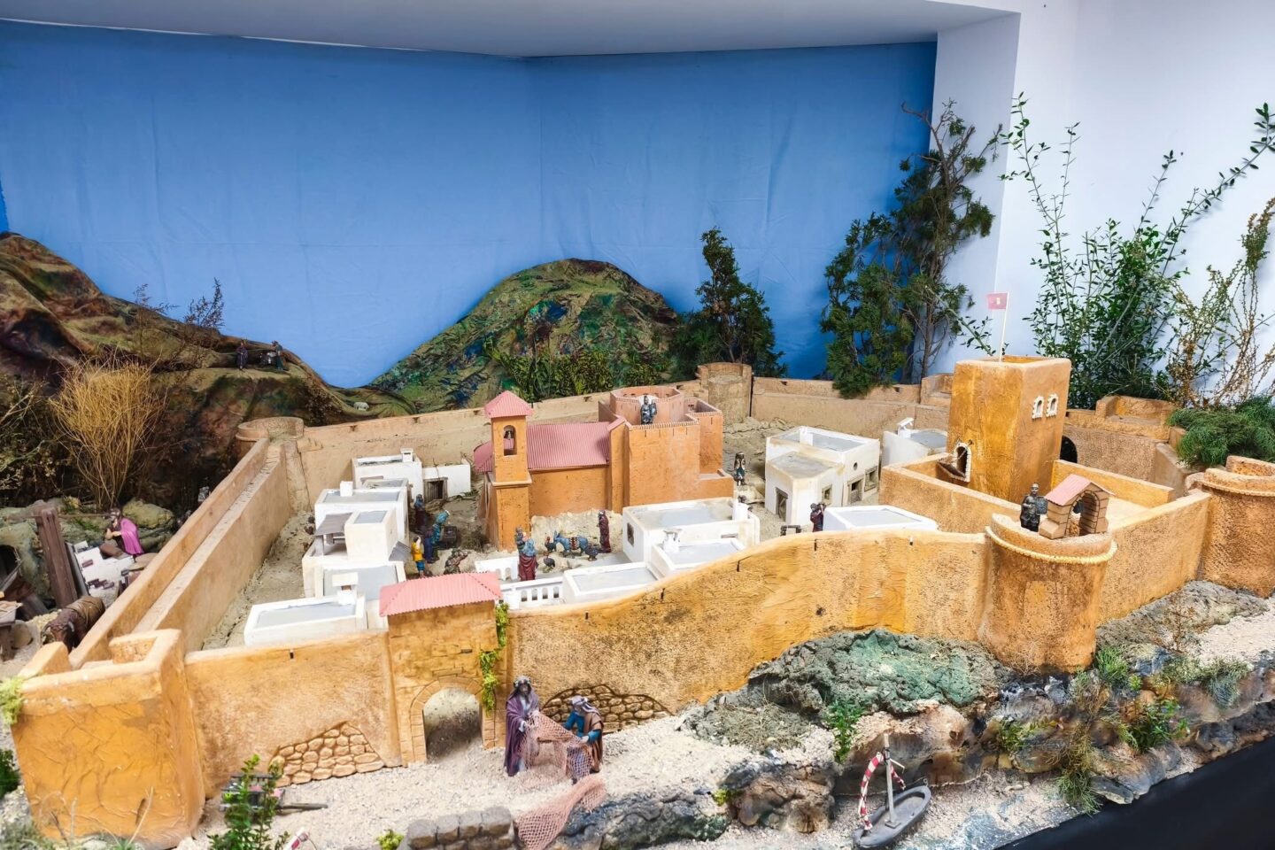 La Navidad cobra vida en el Auditorio ‘Ciudad de Adra’ con la apertura del Belén Municipal