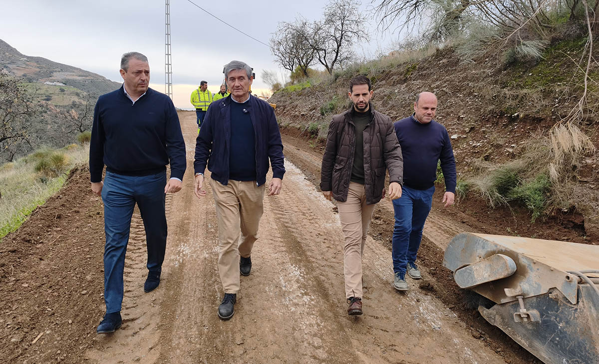 Adra y Diputación mejoran más de 4 kilómetros de caminos rurales para el tráfico de vehículos y bicis