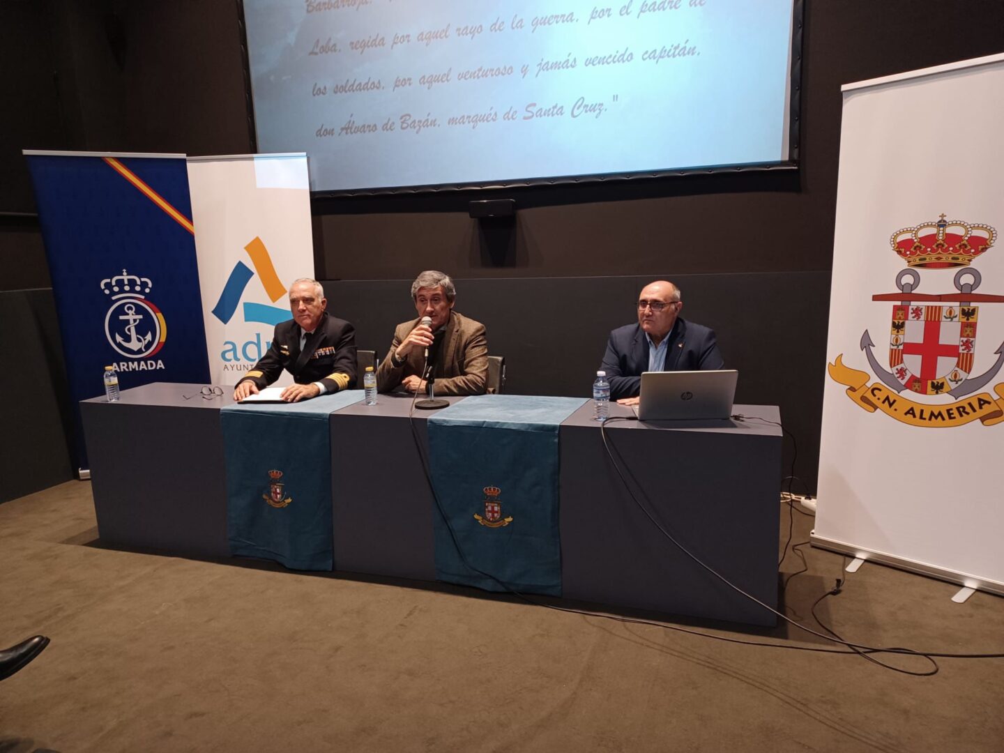 Lleno absoluto en la conferencia sobre Álvaro de Bazán y su vinculación histórica con Adra