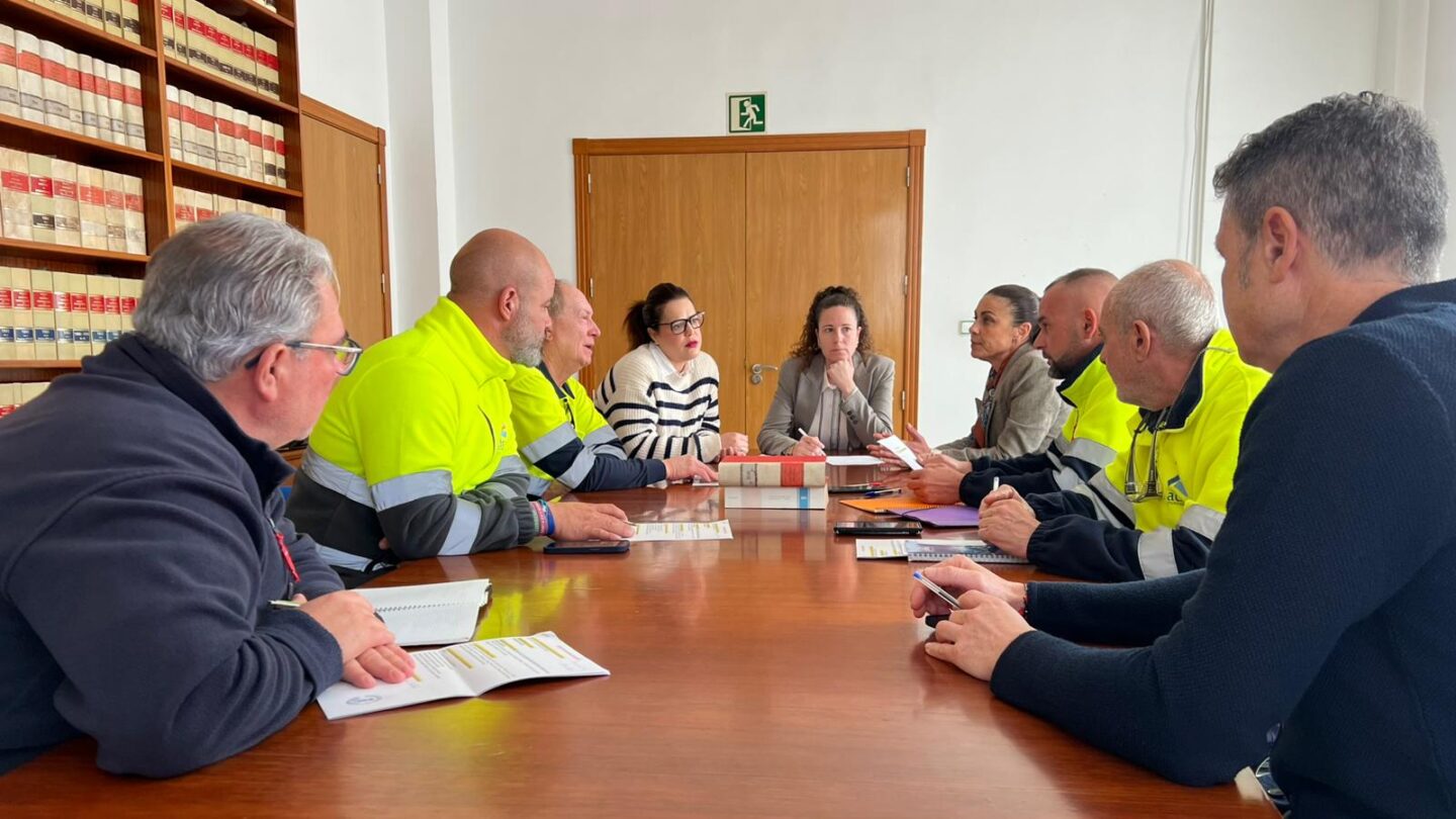 El Ayuntamiento de Adra perfila un dispositivo especial de limpieza para esta Semana Santa