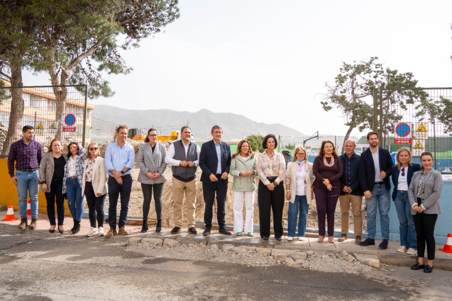 Alcalde y consejera de Desarrollo Educativo realizan una visita técnica a las obras del CEIP de La Curva de Adra