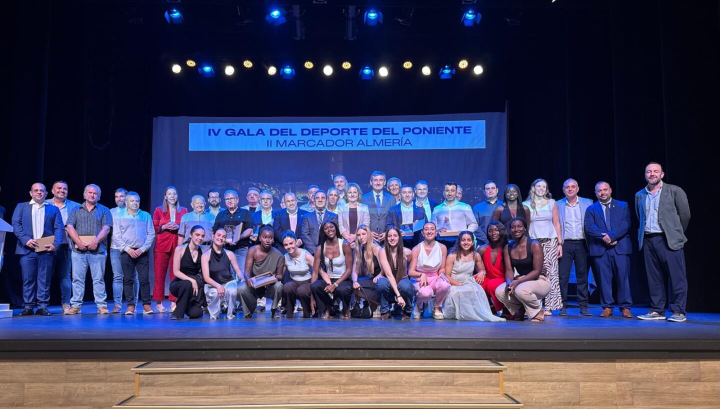 Adra reúne al deporte del Poniente en una emotiva gala