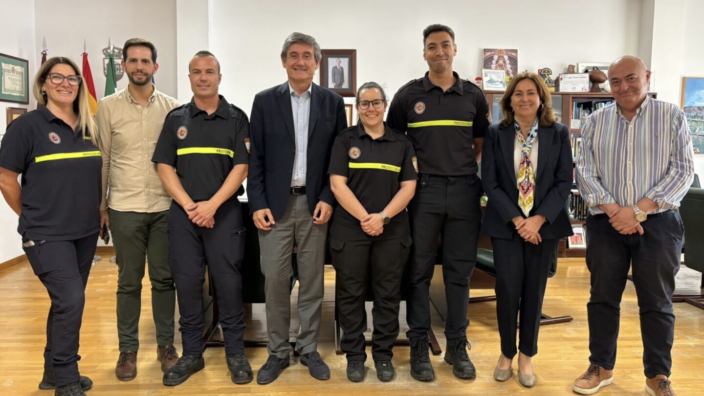 Protección Civil de Adra suma tres nuevos efectivos para reforzar la atención y respuesta ante emergencias