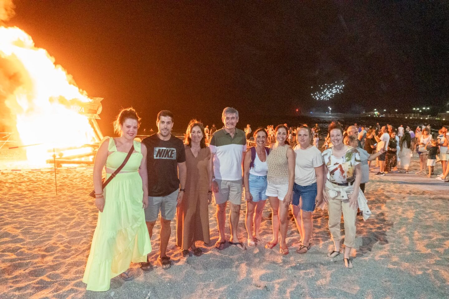 La Noche de San Juan reúne a vecinos y visitantes en las playas de Adra 