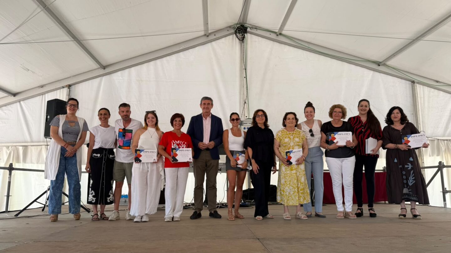 Manuel Cortés clausura los talleres municipales junto a cerca de 400 usuarios y usuarias en Pago del Lugar