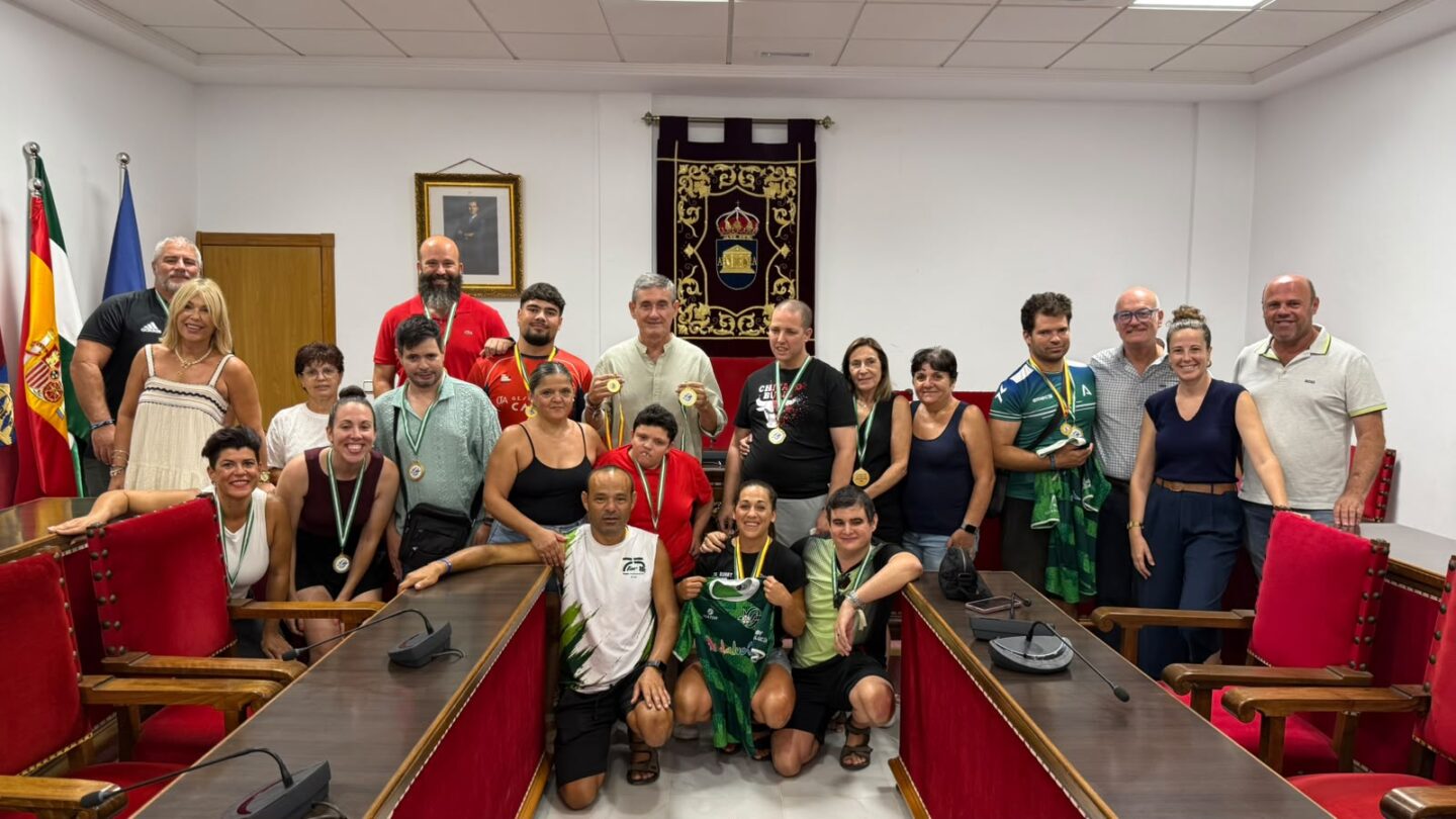 Adra reconoce los éxitos del rugby inclusivo y homenajea a sus campeones de España