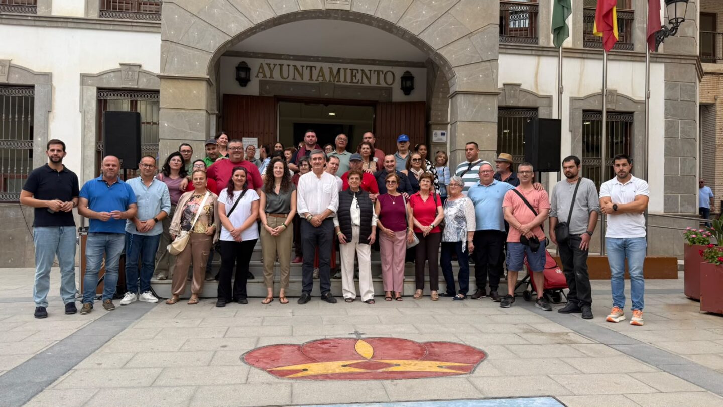 Adra conmemora el Día Internacional de la Salud Mental junto a miembros de la Asociación El Timón