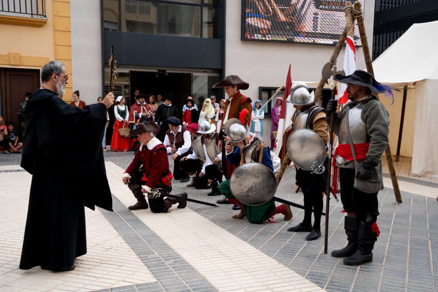 Adra revive la historia de Don Luis de Tovar en una jornada de recreación histórica marcada por la lluvia
